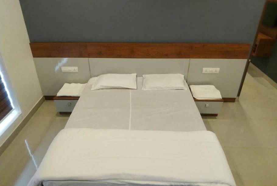 Himani Heritage Resorts, Formerly Camp Nishani Holidays 마디케리 외부 사진